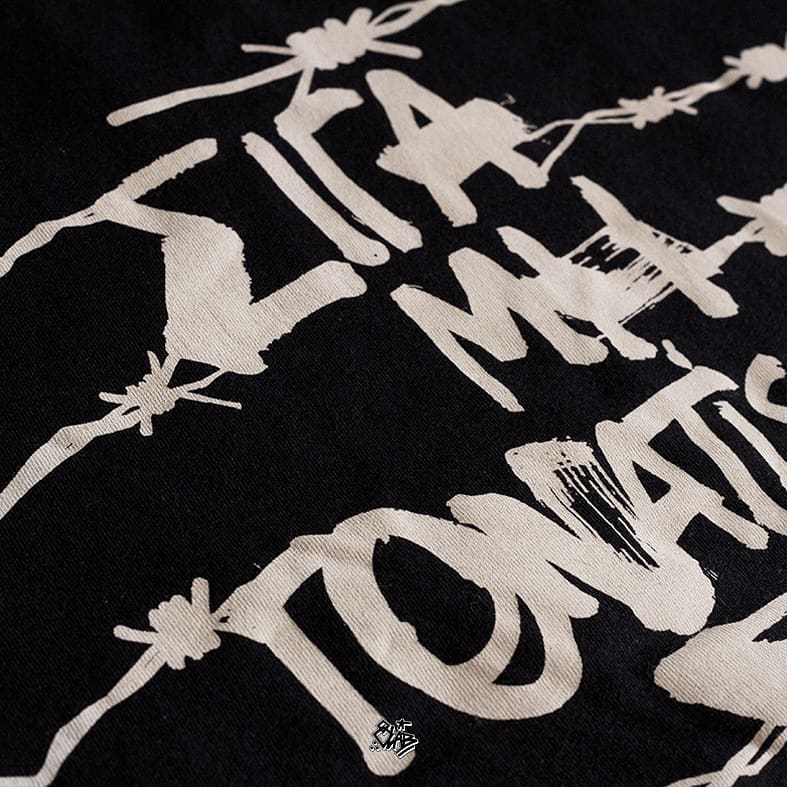 "Σιγά μη γονατίσουμε" Black T-Shirt